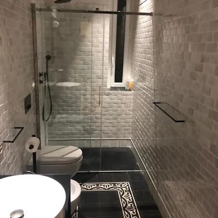 Montenero Apartament * Милан